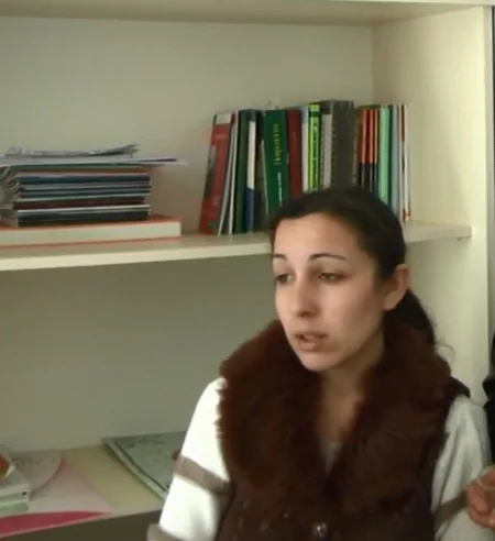 ​Gəncə sakininin gözündən şüşə qırıntıları çıxır - FOTO