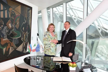 İlham Əliyev “Milan Expo 2015” sərgisində dövlət bayraqlarının qaldırılması mərasimində iştirak edib