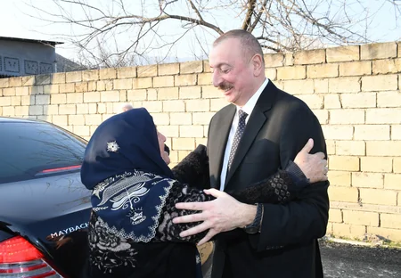 Prezident Ağsuda zəlzələnin nəticələrinin aradan qaldırılması ilə bağlı görülən işlərlə yerində tanış olub