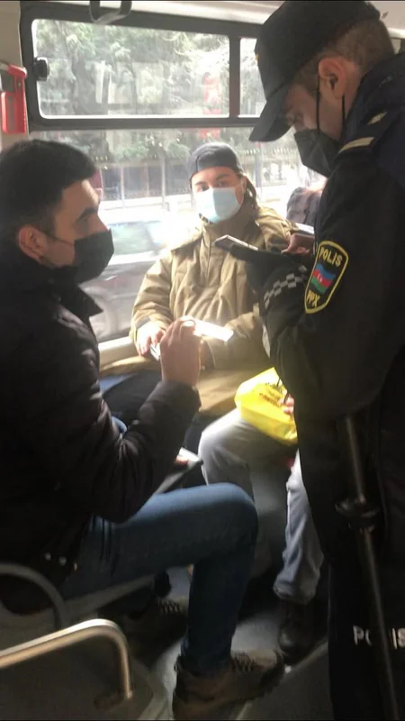 Bakıda tibbi maskalardan düzgün istifadə etməyənlər cərimələnib