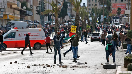 Israeli military and Palestinians clash in Palestine, many injured
