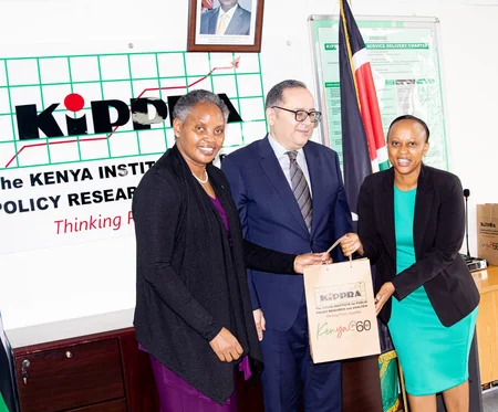 Azerbaijani envoy mulls COP29 with head of Kenya institute