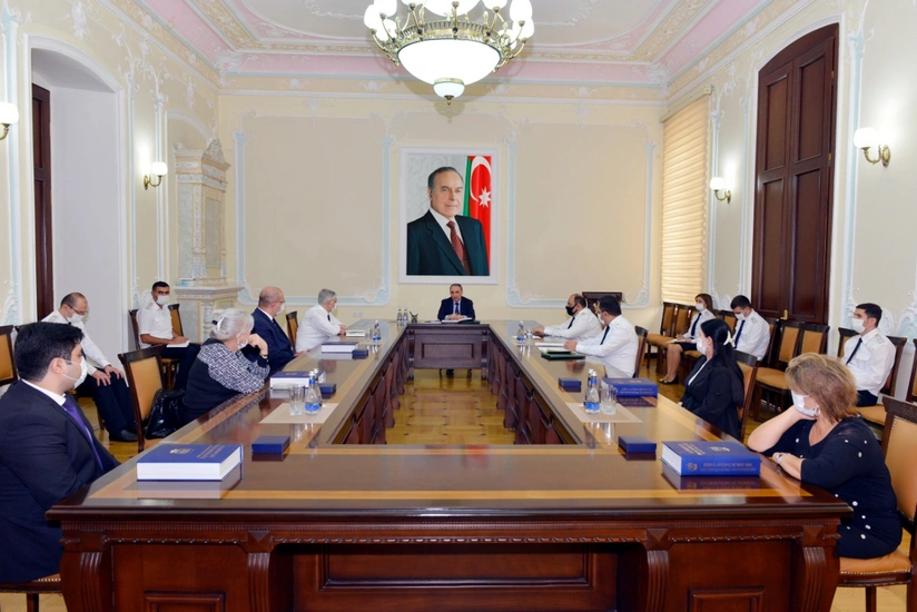 Kamran Əliyev prokurorluğun şəhid olan əməkdaşlarının ailələri ilə görüşdü