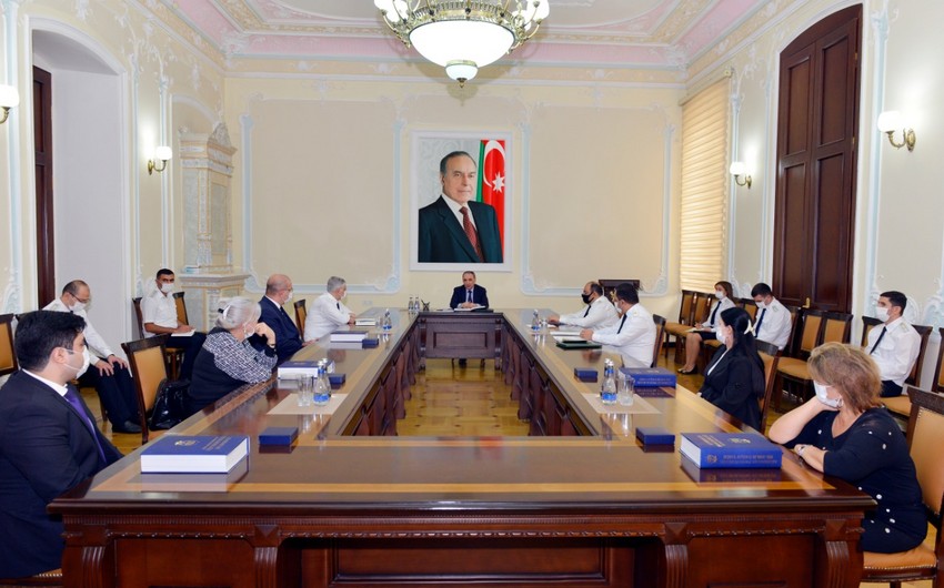 Kamran Əliyev prokurorluğun şəhid olan əməkdaşlarının ailələri ilə görüşdü