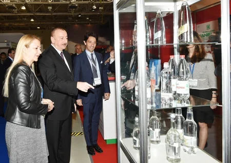 Prezident İlham Əliyev XXV Azərbaycan Beynəlxalq Qida Sənayesi və XIII Azərbaycan Beynəlxalq Kənd Təsərrüfatı sərgiləri ilə tanış olub - YENİLƏNİB