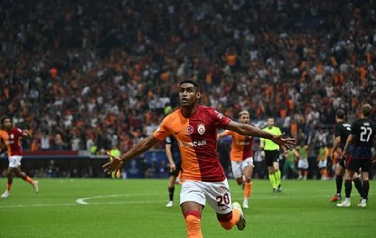 Qalatasarayın futbolçusu Çempionlar Liqasında mövsümün ən yaxşı qolunun müəllifi olub - VİDEO