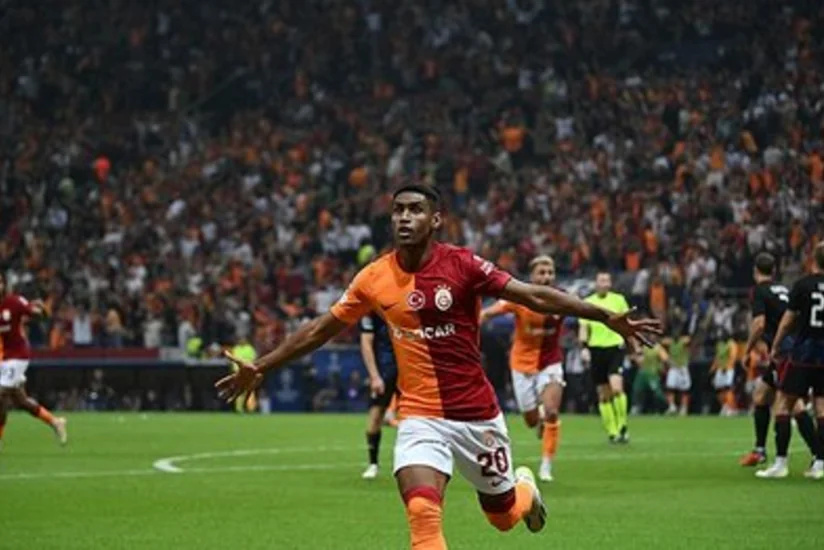 Qalatasarayın futbolçusu Çempionlar Liqasında mövsümün ən yaxşı qolunun müəllifi olub - VİDEO