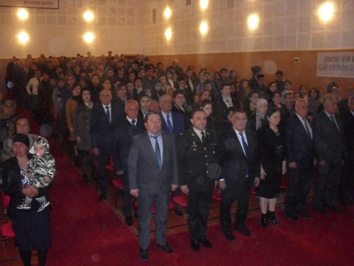 Aprel şəhidinə həsr olunmuş Daş heykəlin nağılı kitabının təqdimat mərasimi keçirilib