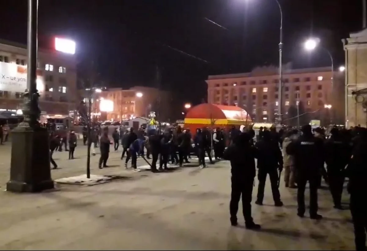 Xarkovda Şaxtyor və Roma fanatları arasında kütləvi dava olub - VİDEO