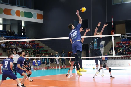 Kişi voleybolçulardan ibarət Azərreyl komandası ölkə çempionu olub