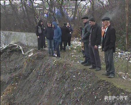 Qubada Qaraçay çayı məcrasını dəyişib, 10-a yaxın ev uçmaq təhlükəsi ilə üzləşib