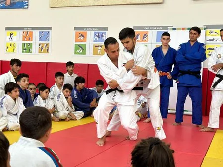 Dünya və Avropa çempionatlarının mükafatçısı Sabirabadda ustad dərsi keçib