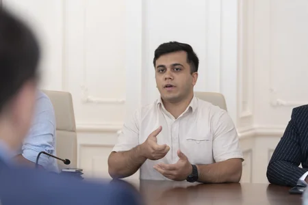 Məcnun Məmmədov aqrar sahə üzrə ixtisaslaşmış startapçılarla görüşüb