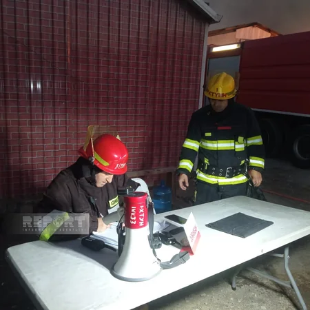 Bakıda inşaat materialları bazarındakı yanğının açıq alov mənbələri söndürülüb - YENİLƏNİB-7