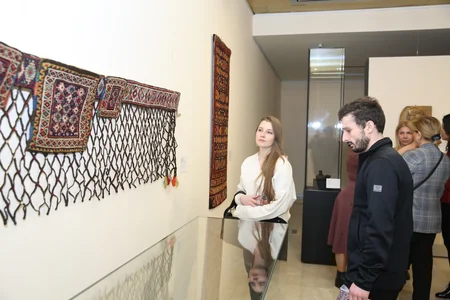В Баку проходит выставка Достояние, неподвластное времени