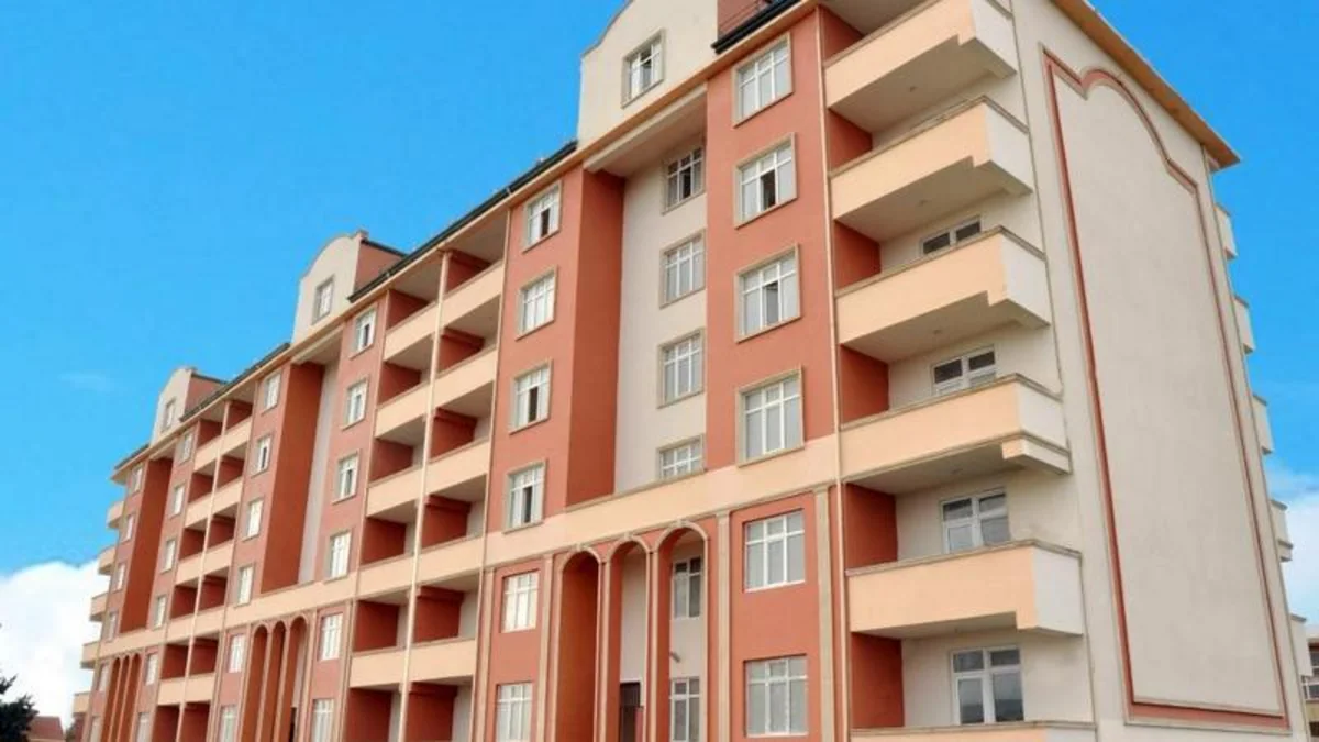 Rövşən Rzayev: Fərdi evlərdə yaşayan məcburi köçkünlər həmin evlərdən çıxarılacaq