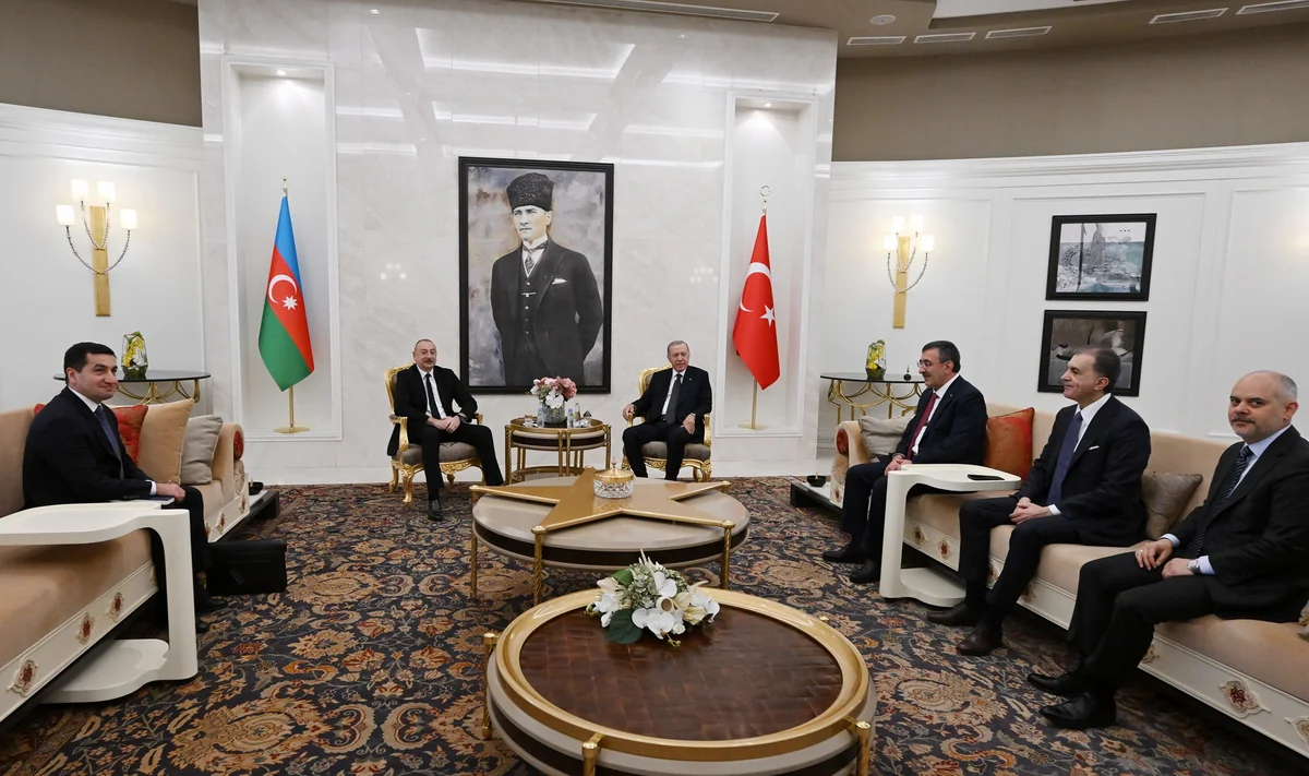 Azərbaycan və Türkiyə prezidentləri Ankaranın Esenboğa Hava Limanında görüşüblər