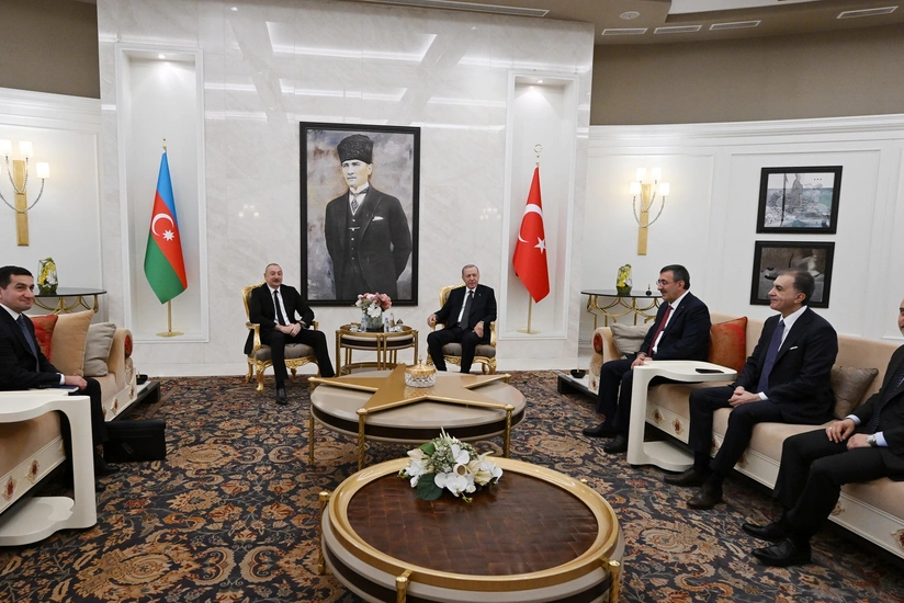 Azerbaijani and Turkish Presidents meet at Ankara Esenboga Airport