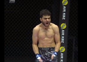 Pakistanlı MMA döyüşçüsü rəqibini bir dəqiqəyə nokauta salıb