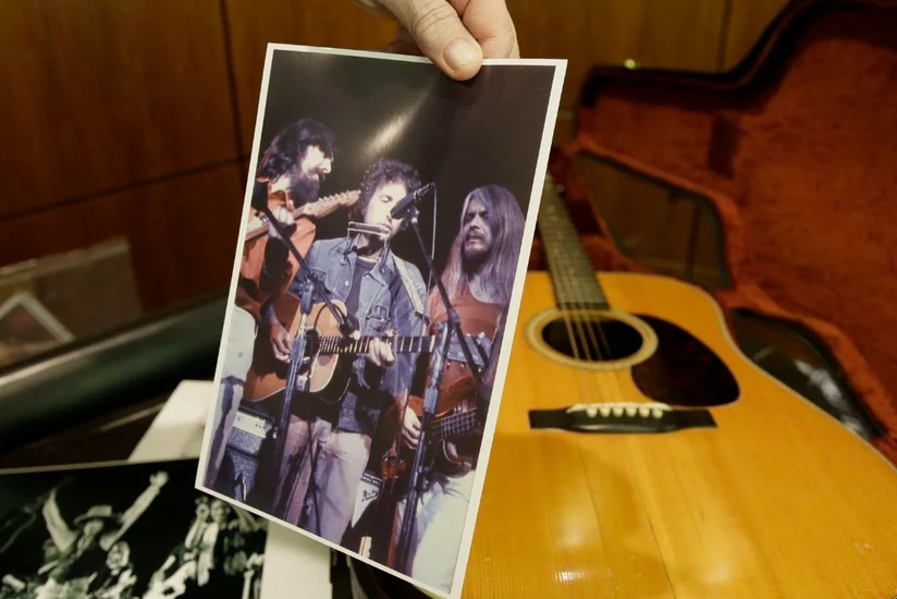 Bob Dilanın gitarası hərracda 400 min dollara satılıb
