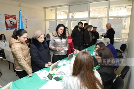 Bakıda prezident seçkiləri: aktivlik günün ikinci yarısında da davam edir - FOTOREPORTAJ