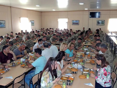Azərbaycanın hərbi hissələrində bayram tədbirləri keçirilir