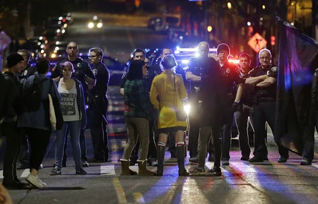 Five shot in protests against Donald Trump’s victory - PHOTO