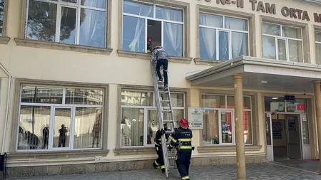 FHN məktəbdə təlim keçirib