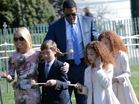 Obamas kick off Easter Egg Roll