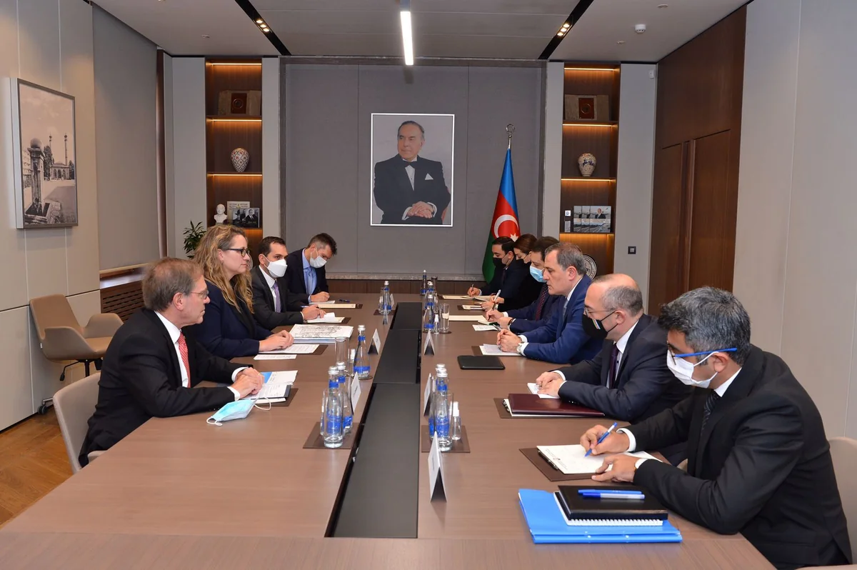 Ceyhun Bayramov ABŞ dövlət katibinin köməkçisinin müavini ilə regiondakı vəziyyəti müzakirə edib
