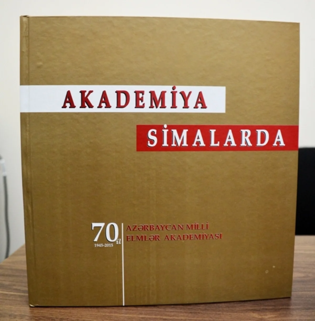 AMEA-nın 450-yə yaxın alimi haqqında Akademiya simalarda adlı kitab çap olunub