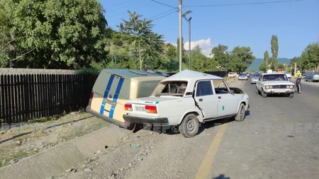 Şəkidə İnkassator və VAZ toqquşub, xəsarət alanlar var