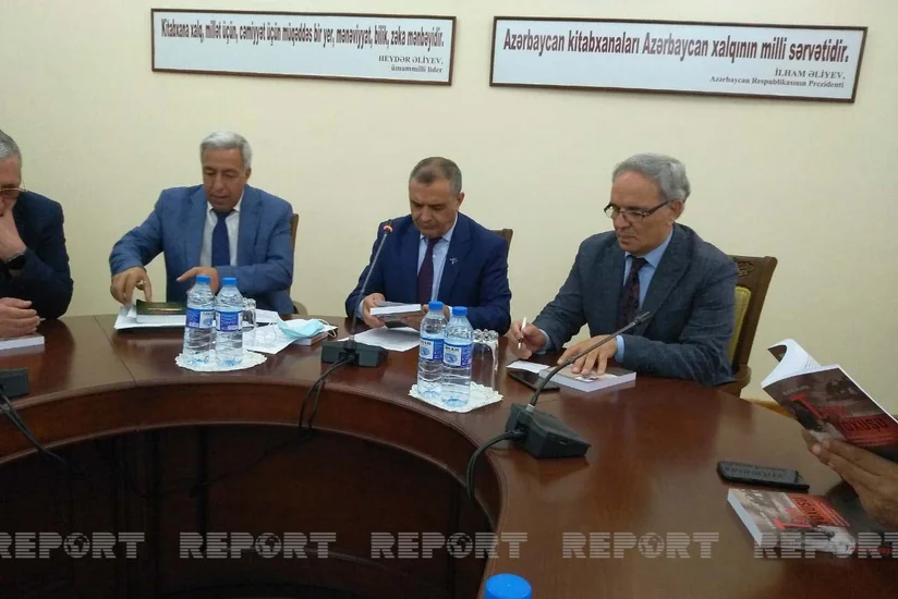 Elxan Salahovun Tanrı yoxuşu kitabının təqdimatı keçirilib