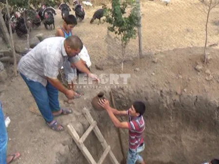 Azərbaycanda su üçün qazılan anbardan bəzək və zinət əşyaları tapılıb