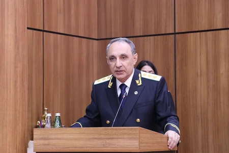 Prokurorluq orqanlarının xidməti fəaliyyətdə fərqlənən əməkdaşları mükafatlandırılıb