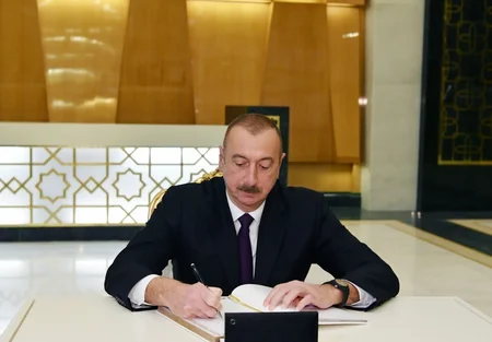 President Ilham Aliyev visits memorial complex People's memory’ in Ashgabat