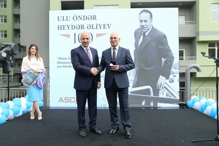 Prezident İlham Əliyevin tapşırığı ilə dənizçilər üçün tikilən yaşayış kompleksi təhvil verilib