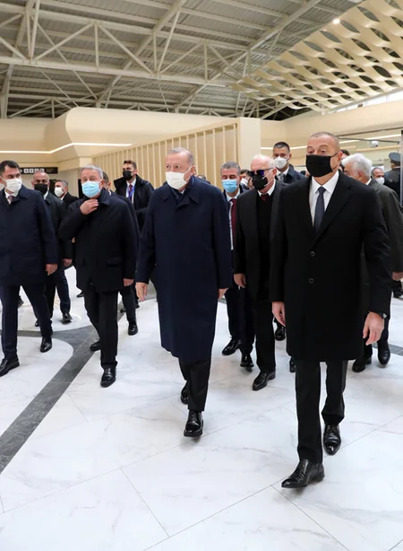 İlham Əliyev Ərdoğanı Füzuli Beynəlxalq Hava Limanında qarşılayıb