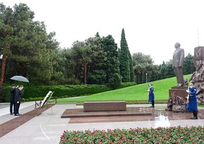 Georgian President pays tribute to Azerbaijan’s National Leader Heydar Aliyev