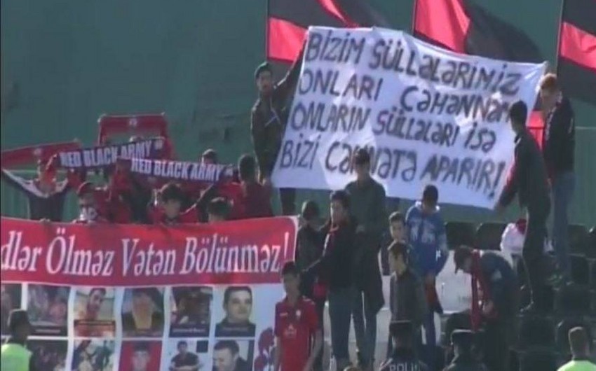 Qəbələ - Sumqayıt matçında aprel şəhidləri üçün pankart açılıb