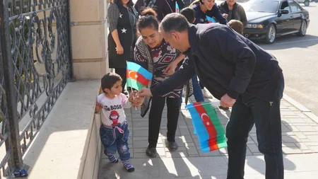 Parlament jurnalistləri cəbhə bölgəsində bayraq aksiyası keçiriblər - FOTOREPORTAJ