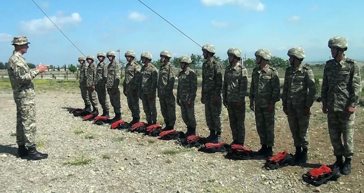 Azerbaijani commandos undergo training courses in accordance with Turkish model