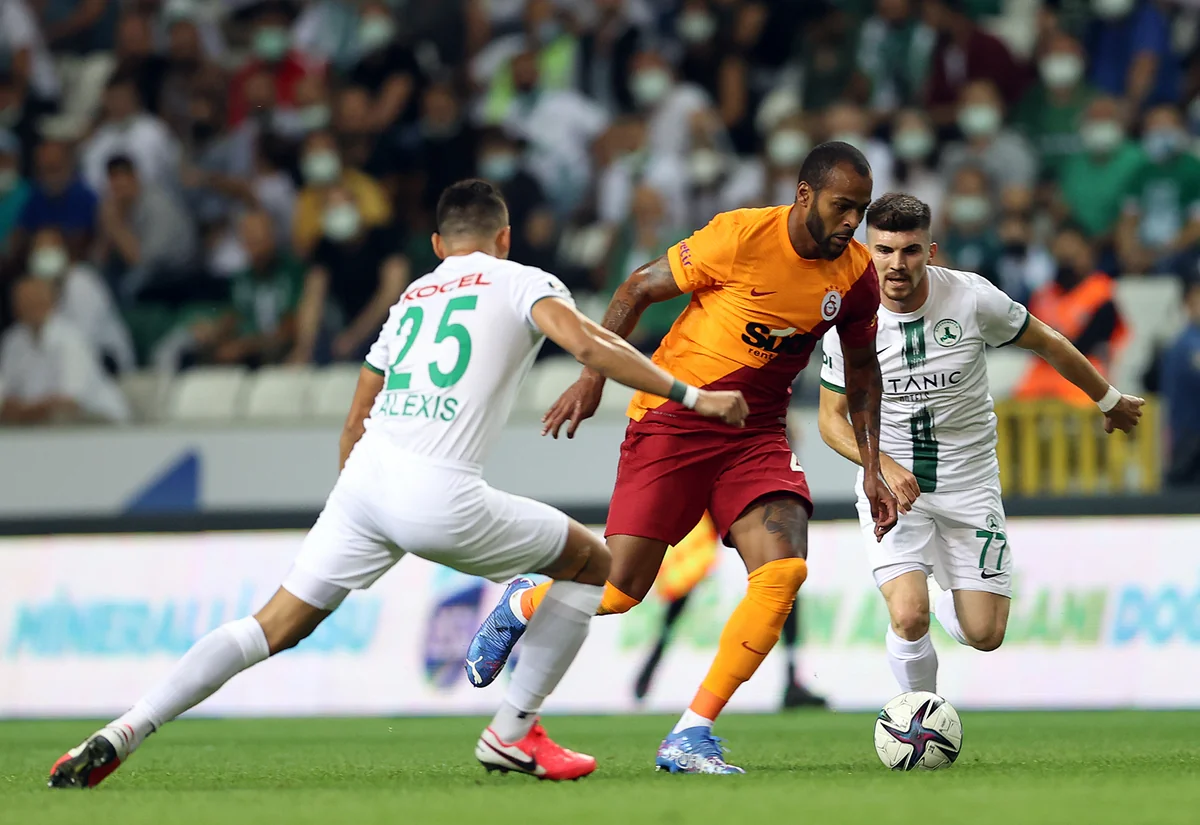 Qalatasaray komanda yoldaşını vuran futbolçunu heyətə daxil etməyib