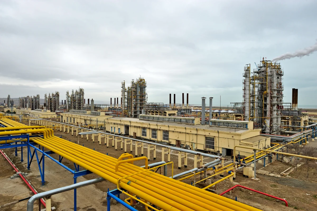 SOCAR neft və qaz emalının həcmlərini açıqlayıb