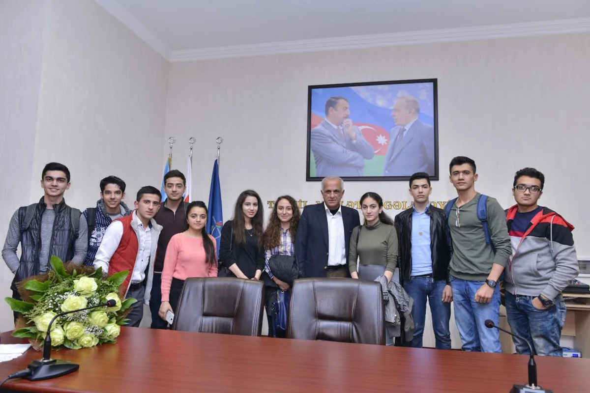 BANM-də xalq artisti Fuad Poladovla yaradıcılıq göruşü keçirilib