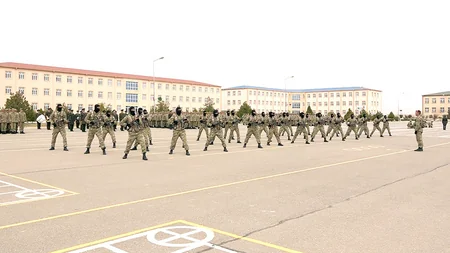 Əlahiddə Ümumqoşun Orduda gənc əsgərlər növbəti xidmət yerlərinə yola salınıblar