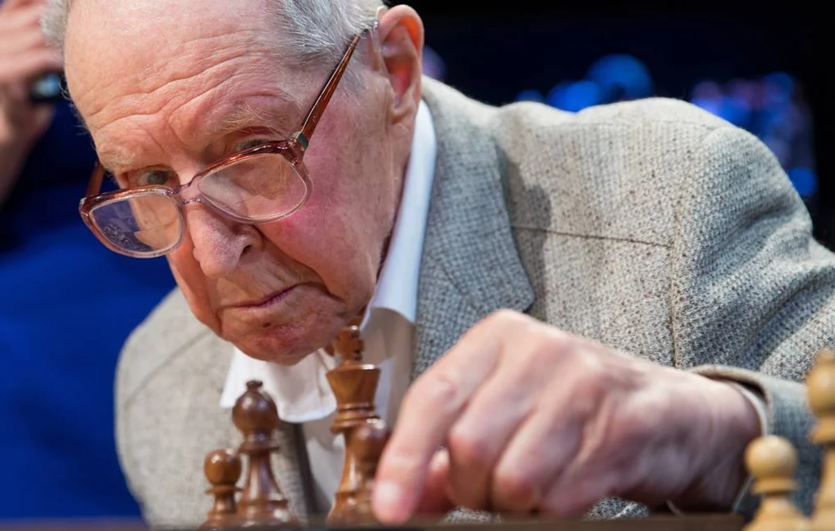 Dünyanın ən yaşlı qrossmeysteri vəfat edib