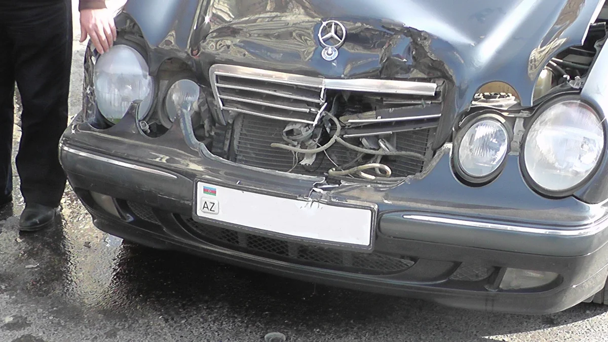 Bakıda “Mercedes”lərin toqquşması nəticəsində 2 nəfər ölüb, 7 nəfər yaralanıb