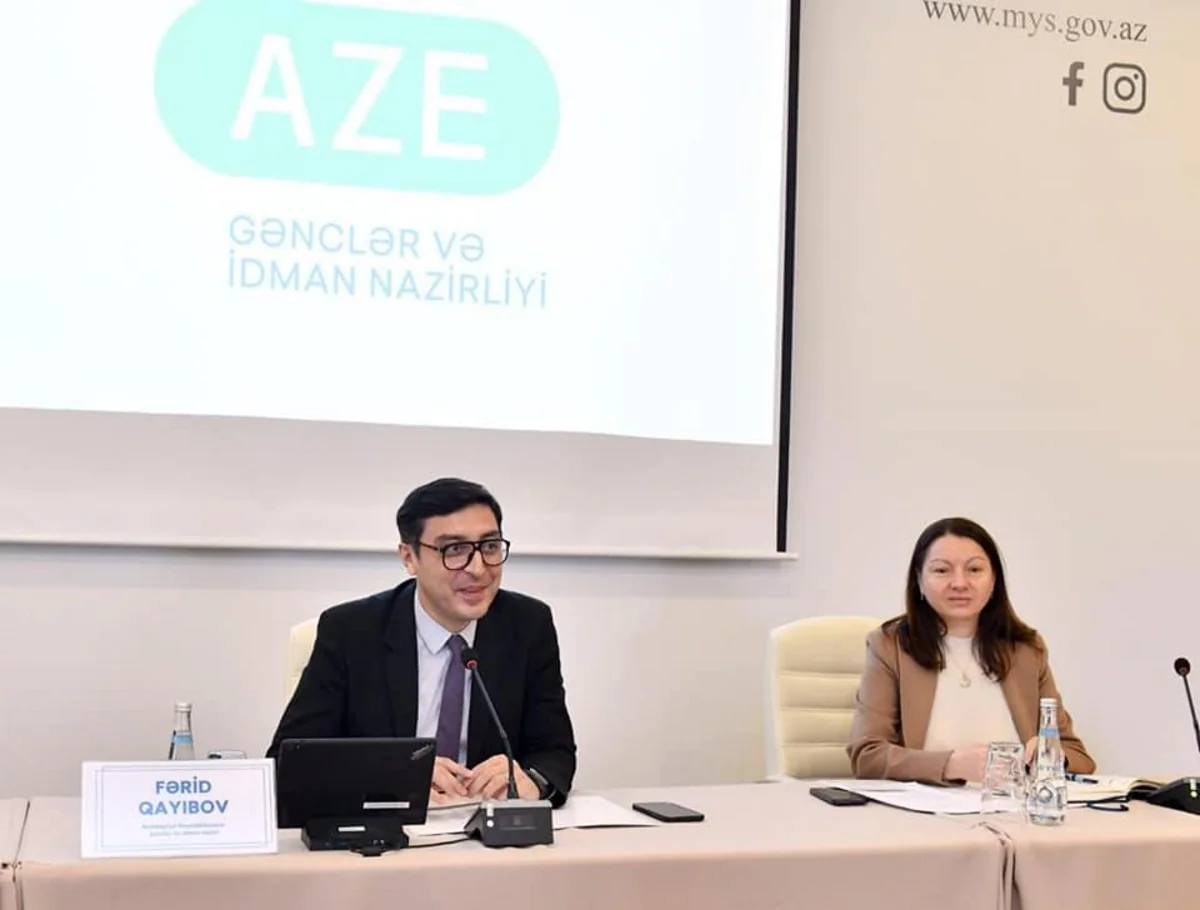 Fərid Qayıbov medal qazanmış idmançılarla görüşüb