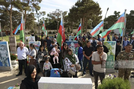 İkinci Fəxri xiyabanda Vətən müharibəsinin ildönümü ilə əlaqədar anım mərasimi başlayıb -YENİLƏNİB